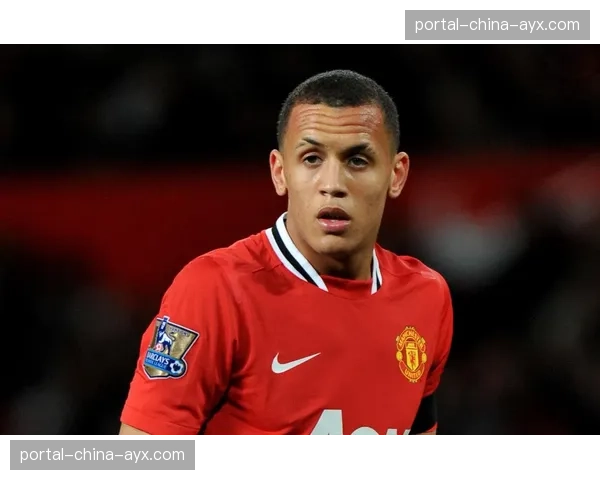 特写：蒙彼利埃青训小将首秀，其个人社交媒体直播与官方转播形成有趣互动