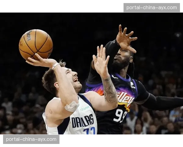 深度复盘：里昂防线在比赛最后十五分钟内连续失误导致崩盘