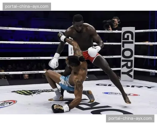 头条主赛速报：普罗哈兹卡第三回合TKO终结希尔，加冕临时冠军